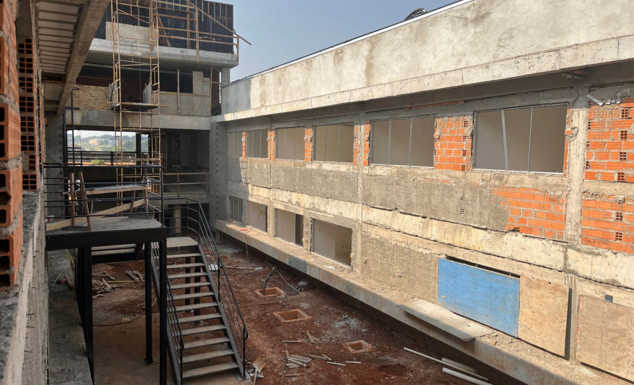 Secretários estaduais vistoriam obras do primeiro AME Universitário do país