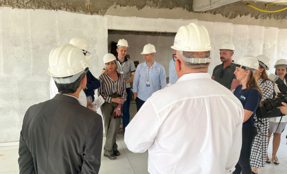 Secretários estaduais vistoriam obras do primeiro AME Universitário do país