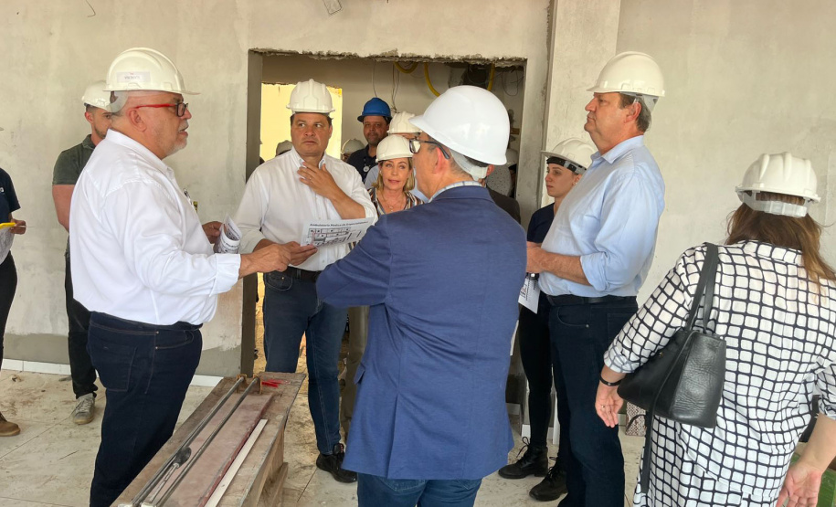 Secretários estaduais vistoriam obras do primeiro AME Universitário do país
