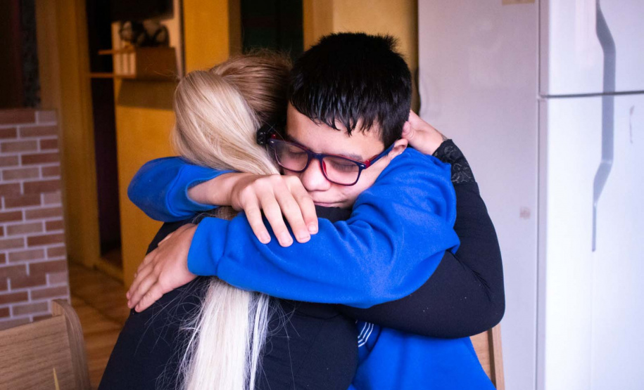 Por meio do projeto Óculos Amigo, Luiz Henrique da Rocha, 13 anos, recebeu um dispositivo de tecnologia assistiva que tem auxiliado o aluno da rede estadual de  ensino a ter mais autonomia na escola e em casa.