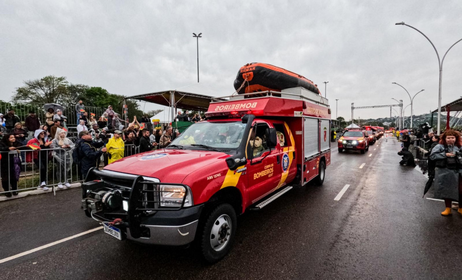 Rio Grande do Sul homenageia bombeiros do Paraná no Feriado Farroupilha