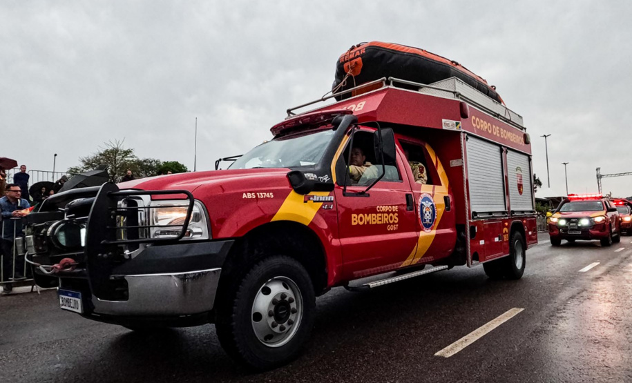 Rio Grande do Sul homenageia bombeiros do Paraná no Feriado Farroupilha