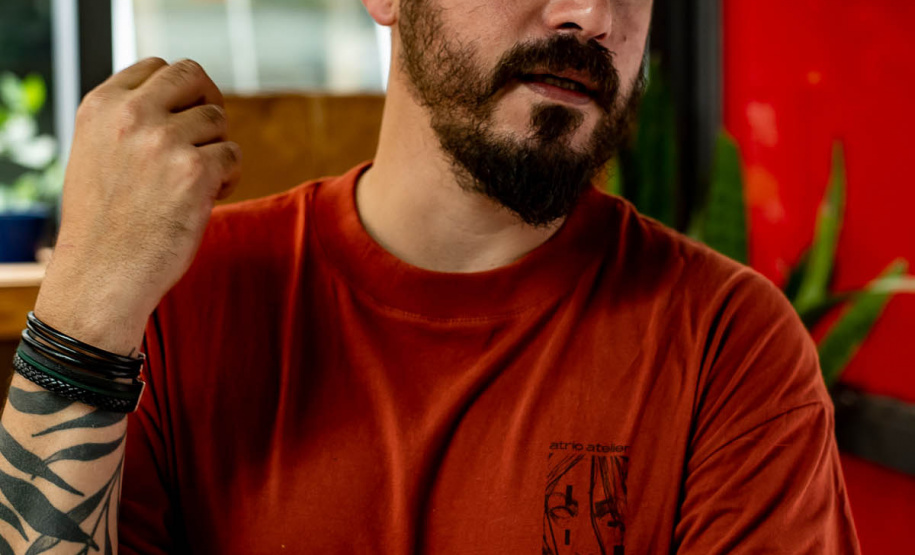 Yuri Rosa: a tatuagem como rito na residência artística do Museu Casa Alfredo Andersen