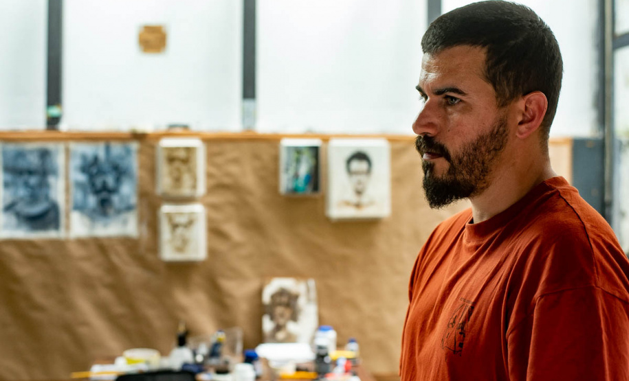 Yuri Rosa: a tatuagem como rito na residência artística do Museu Casa Alfredo Andersen