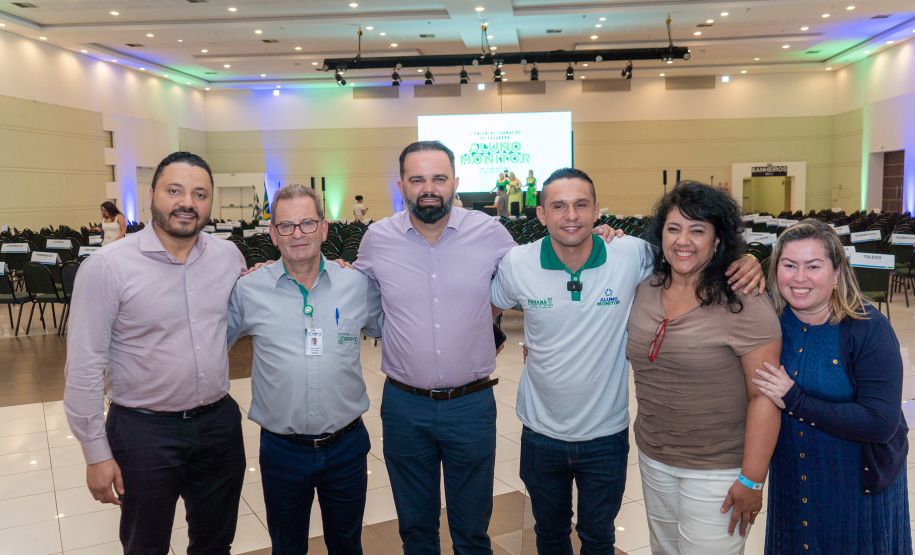 Aluno Monitor: entrega de celulares e protagonismo estudantil marcam abertura de evento em Foz do Iguaçu