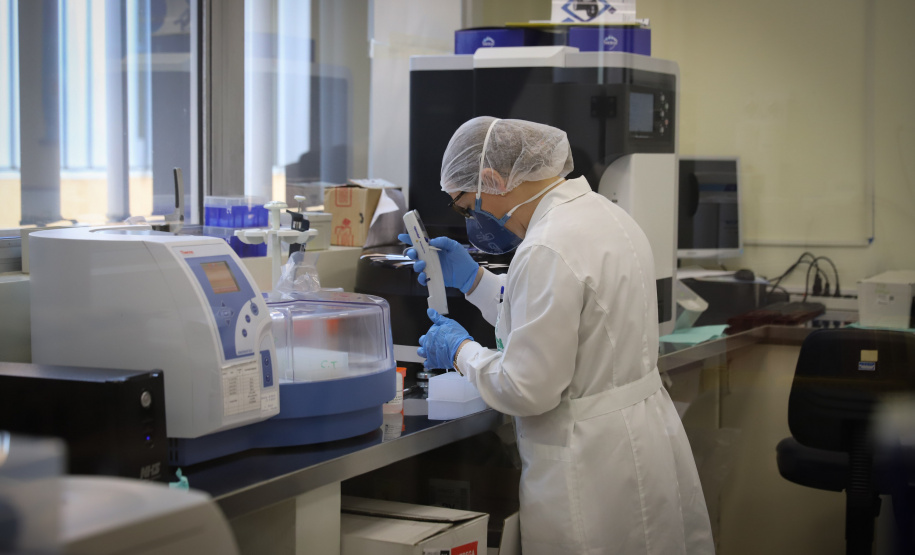 Com mais de meio milhão de exames realizados, Lacen-PR reforça o compromisso com a saúde pública do Paraná