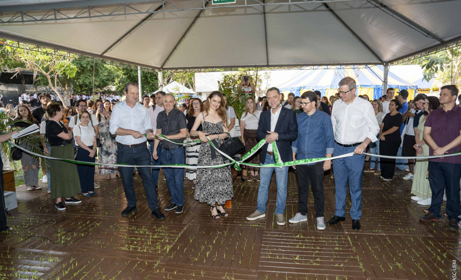 Pavilhão científico encanta visitantes e abre Paraná Faz Ciência na UEM