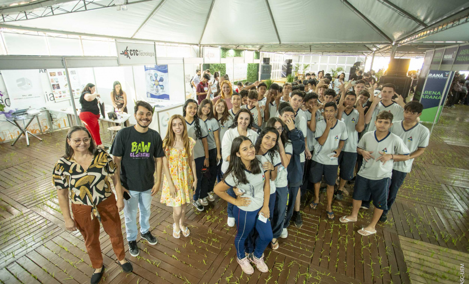 Pavilhão científico encanta visitantes e abre Paraná Faz Ciência na UEM