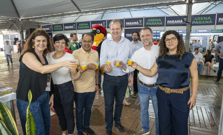 Pavilhão científico encanta visitantes e abre Paraná Faz Ciência na UEM