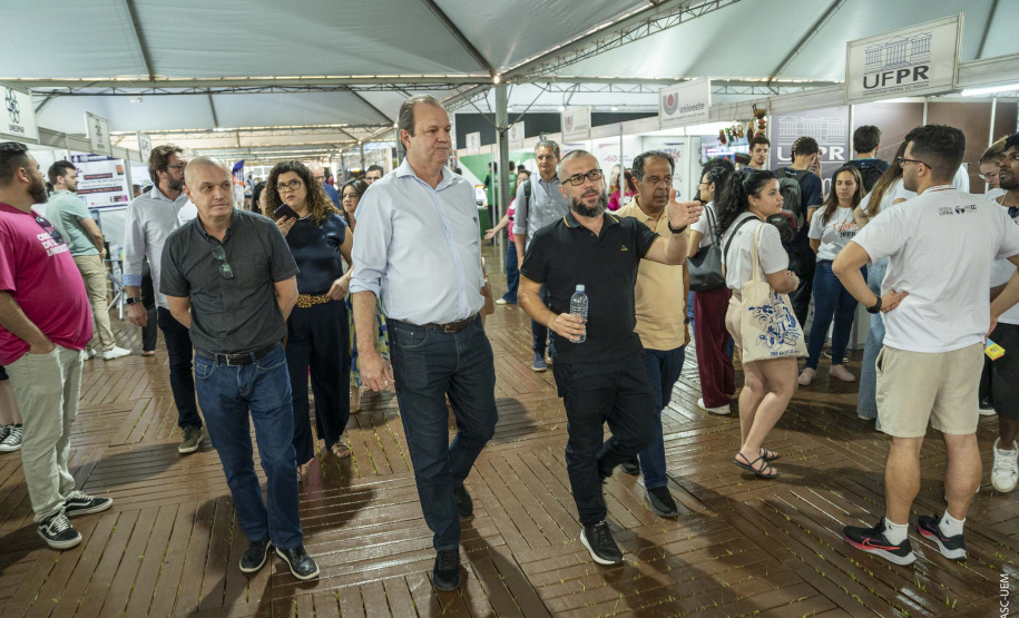 Pavilhão científico encanta visitantes e abre Paraná Faz Ciência na UEM