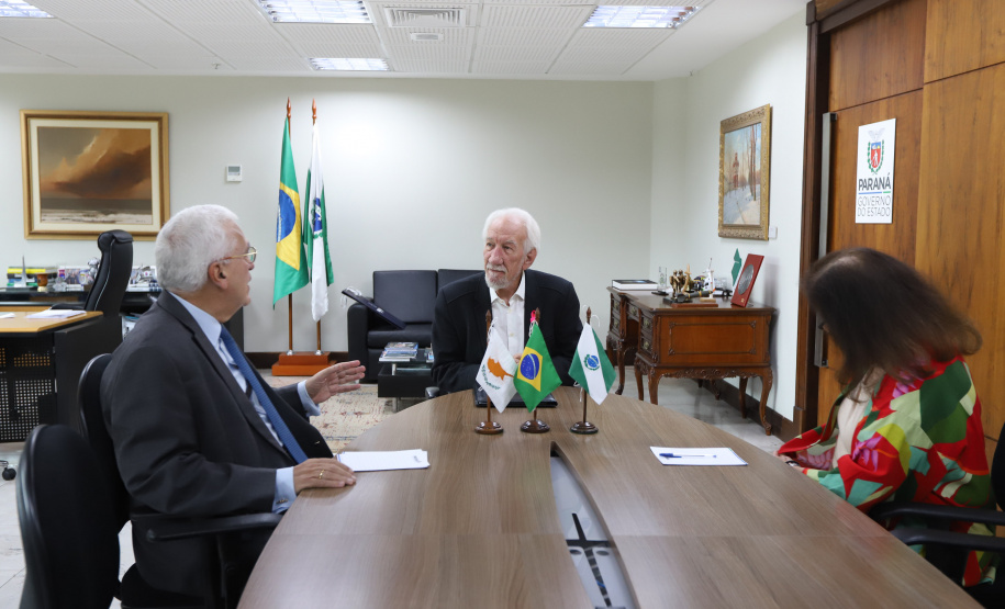 O vice-governador Darci Piana recebe nesta segunda-feira (21) o  embaixador do Chipre no Brasil, Vasilios Philippou