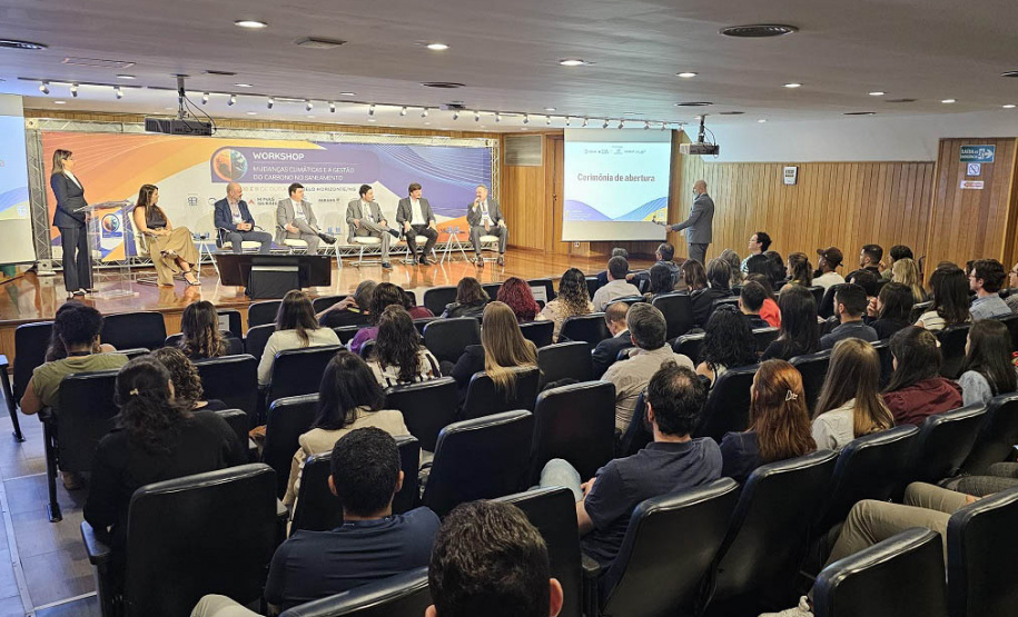 Sanepar discute mudanças climáticas e gestão de carbono em evento de saneamento