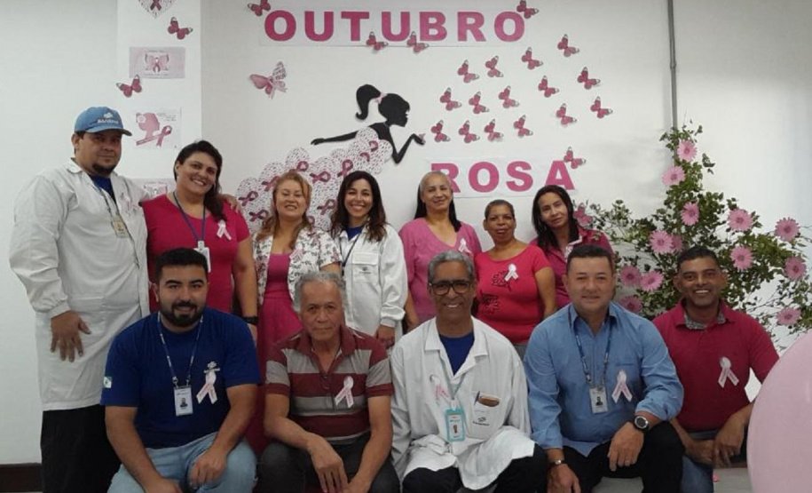 Faturas de água e esgoto e copos de água envasada estão na cor da campanha em todas as cidades onde a Companhia atua