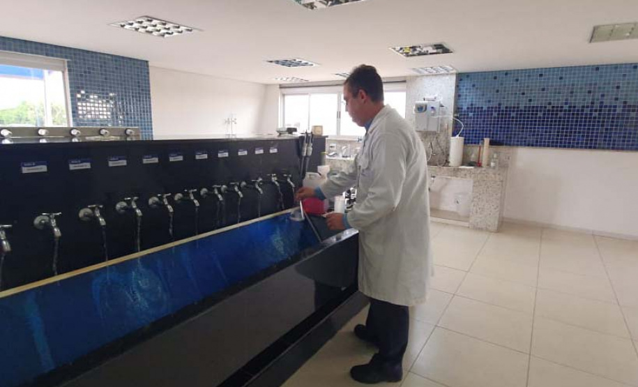 Sanepar intensifica aplicação de produtos para tratar água do Tibagi