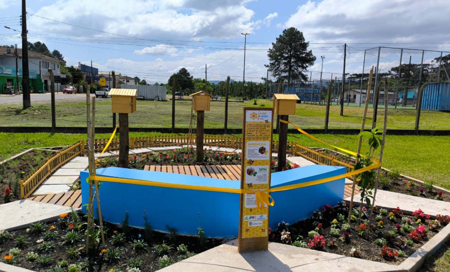 Estudantes de União da Vitória recebem Jardim de Água e Mel da Sanepar