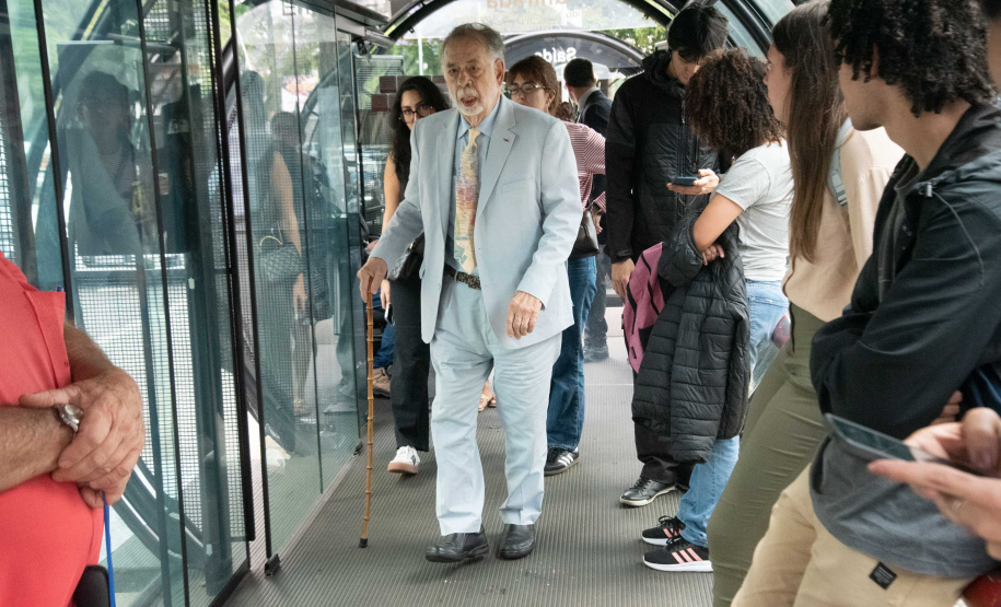 Diretor de "O Poderoso Chefão", Francis Ford Coppola lota Teatro Guaíra em aula de cinema
