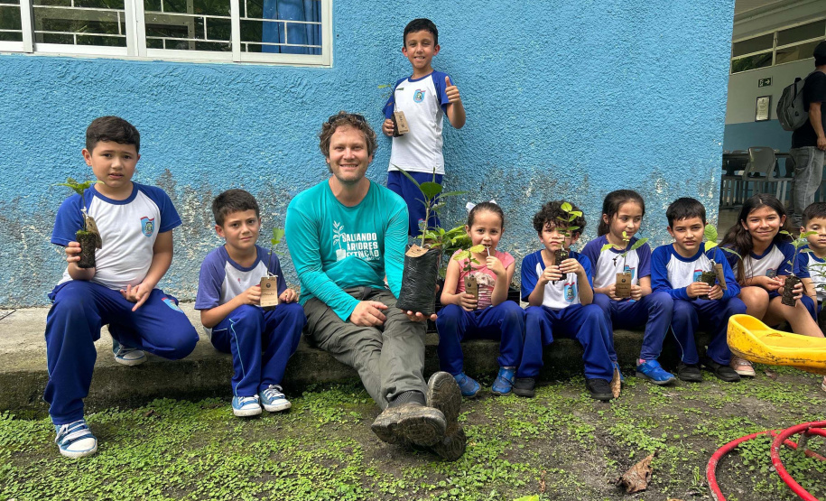 Portos do Paraná encerra outubro com atividades socioambientais no litoral do Estado