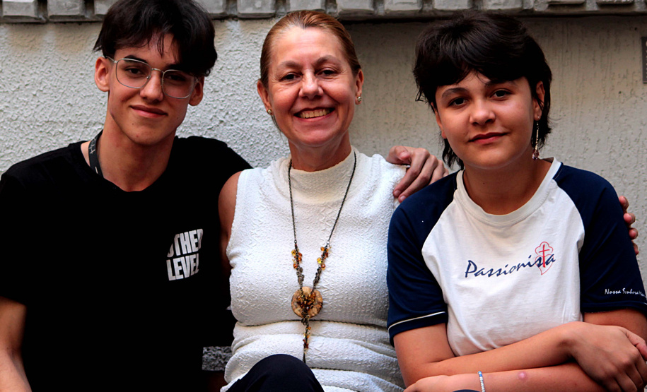 Alunos do Centro Juvenil de Artes Plásticas ganham reconhecimento internacional em Concurso de desenho na Polônia