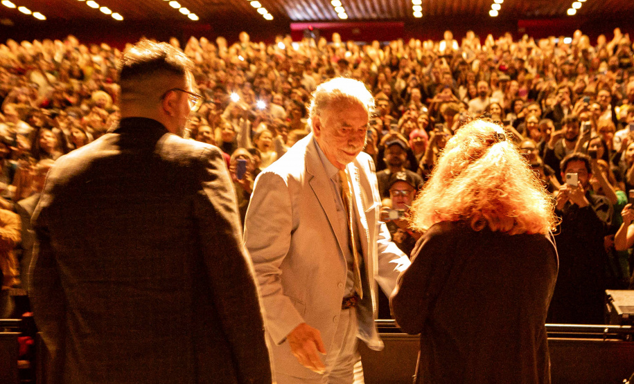 Diretor de "O Poderoso Chefão", Francis Ford Coppola lota Teatro Guaíra em aula de cinema