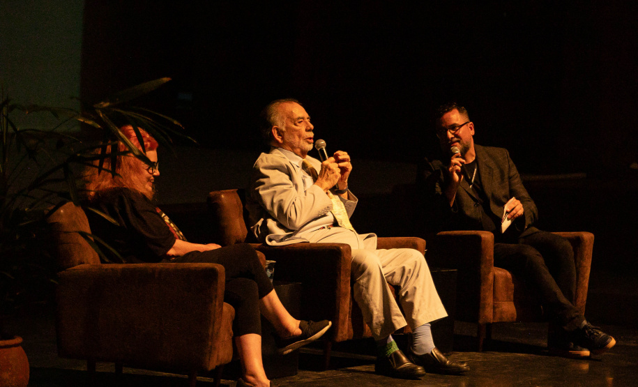 Diretor de "O Poderoso Chefão", Francis Ford Coppola lota Teatro Guaíra em aula de cinema