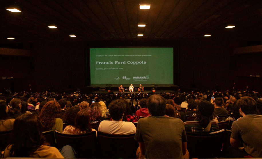 Diretor de "O Poderoso Chefão", Francis Ford Coppola lota Teatro Guaíra em aula de cinema