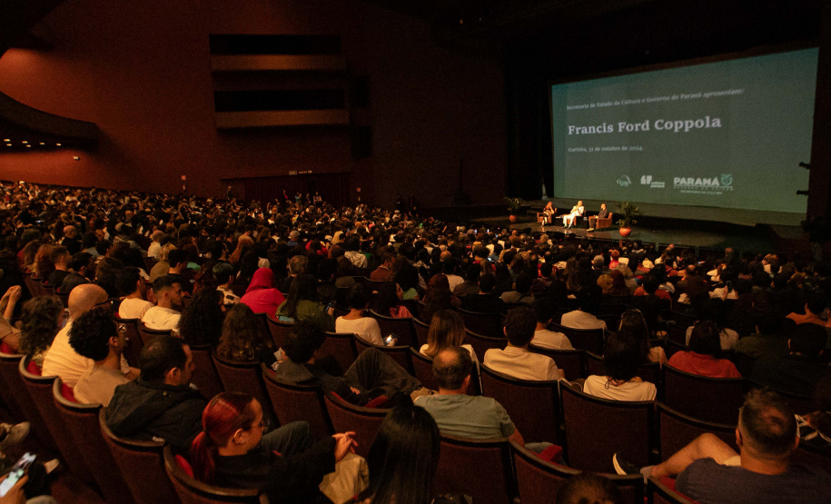 Diretor de "O Poderoso Chefão", Francis Ford Coppola lota Teatro Guaíra em aula de cinema