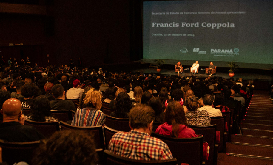 Diretor de "O Poderoso Chefão", Francis Ford Coppola lota Teatro Guaíra em aula de cinema