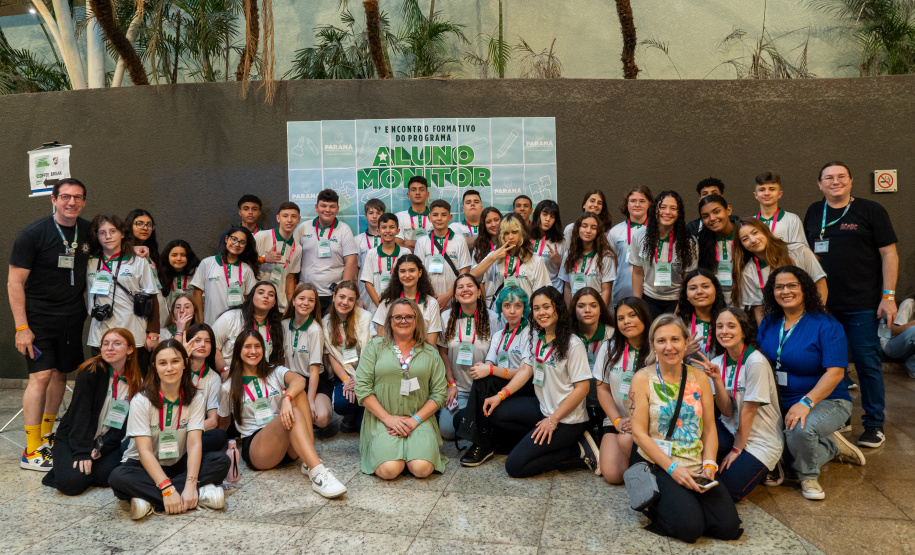 Aluno Monitor: entrega de celulares e protagonismo estudantil marcam abertura de evento em Foz do Iguaçu