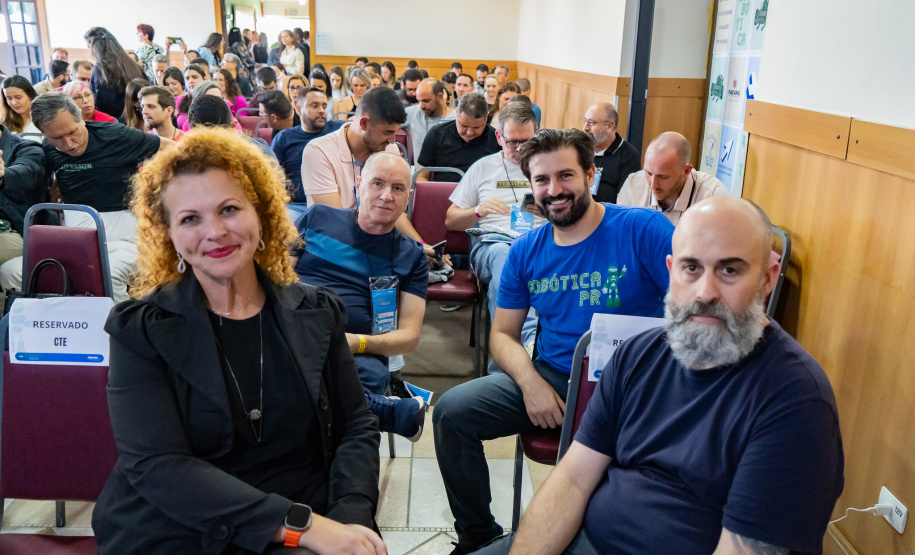 Seminário reúne 200 professores de robótica para encerramento da jornada educacional de 2024