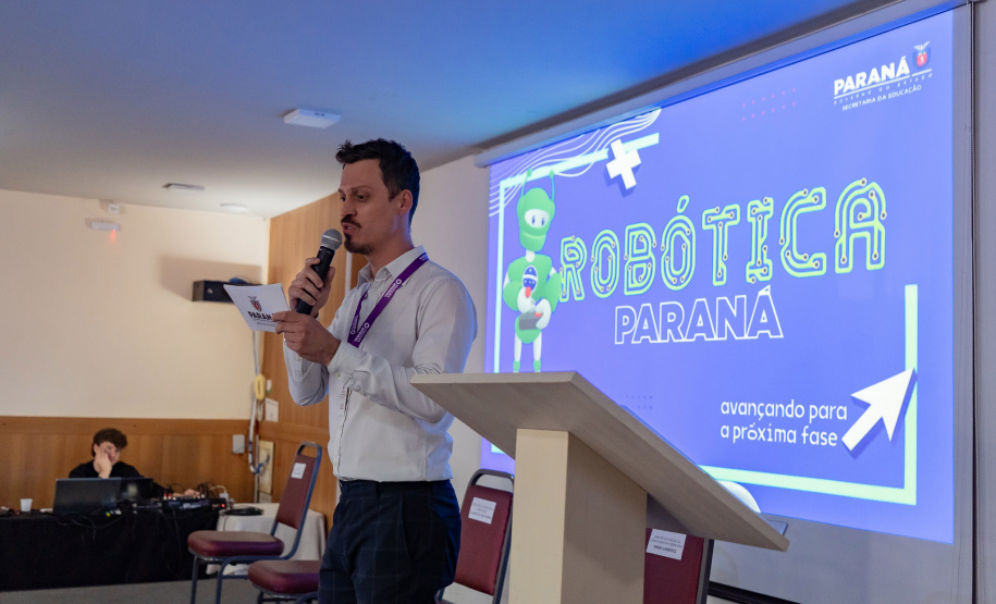 Seminário reúne 200 professores de robótica para encerramento da jornada educacional de 2024