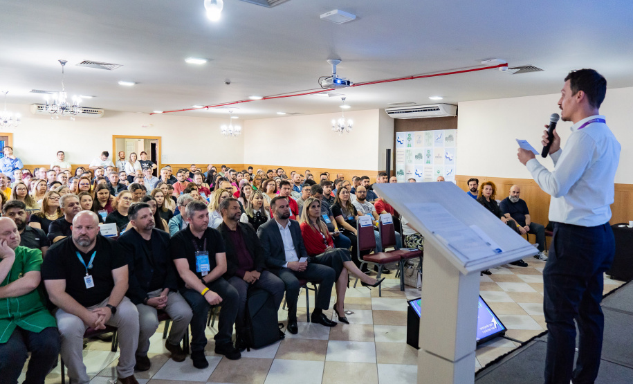 Seminário reúne 200 professores de robótica para encerramento da jornada educacional de 2024