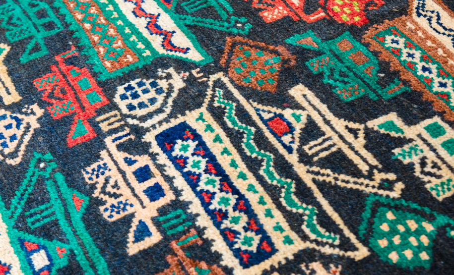 MON realiza exposição de tapetes afegãos