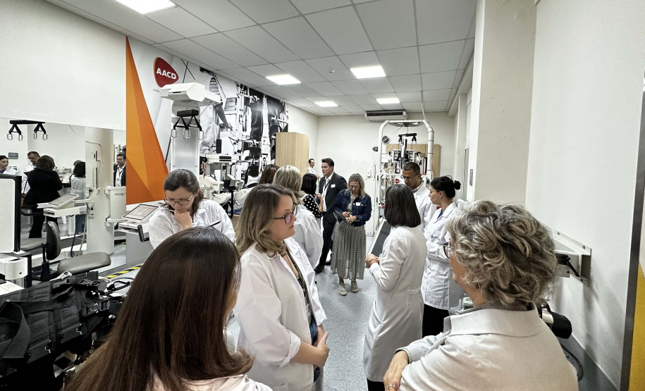 Para dar início a cooperação técnica, profissionais do Paraná realizam treinamento na AACD