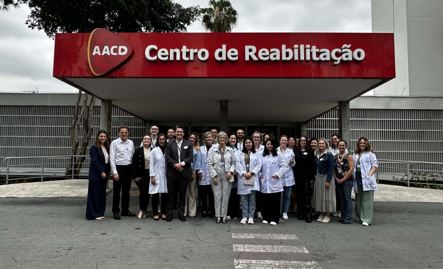 Para dar início a cooperação técnica, profissionais do Paraná realizam treinamento na AACD