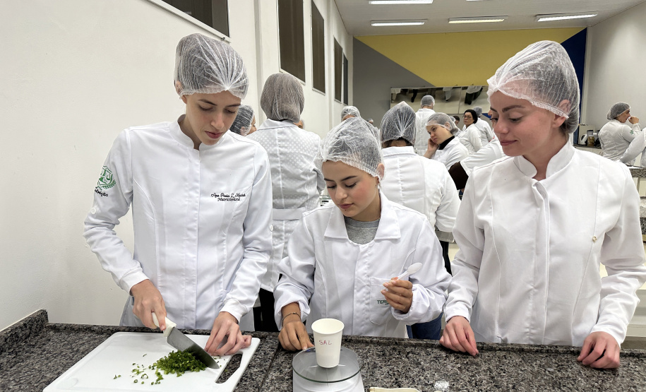 FUNDEPAR PROFISSIONAIS DE NUTRIÇÃO