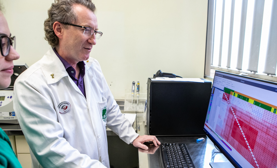 Com mais de meio milhão de exames realizados, Lacen-PR reforça o compromisso com a saúde pública do Paraná