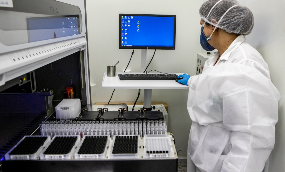 Com mais de meio milhão de exames realizados, Lacen-PR reforça o compromisso com a saúde pública do Paraná