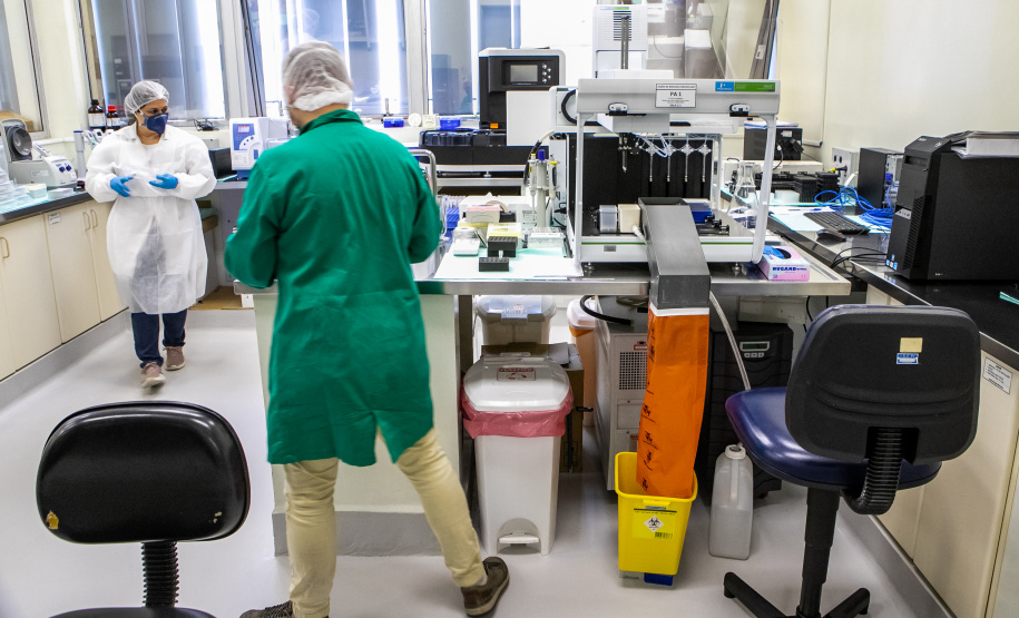 Com mais de meio milhão de exames realizados, Lacen-PR reforça o compromisso com a saúde pública do Paraná