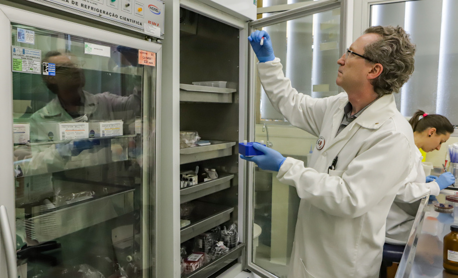 Com mais de meio milhão de exames realizados, Lacen-PR reforça o compromisso com a saúde pública do Paraná