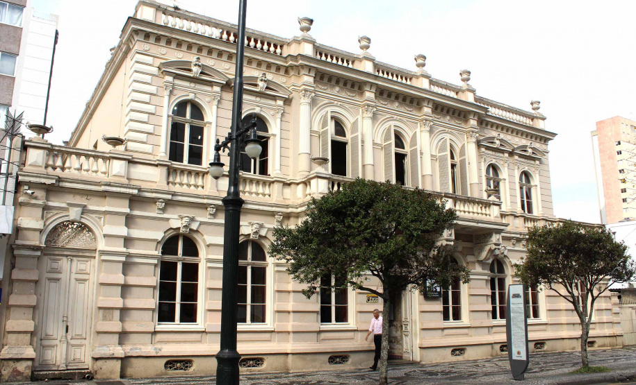 MIS-PR apresenta a exposição multissensorial "Desver", de Ivana Cassuli e Marcelo Borges Eggers