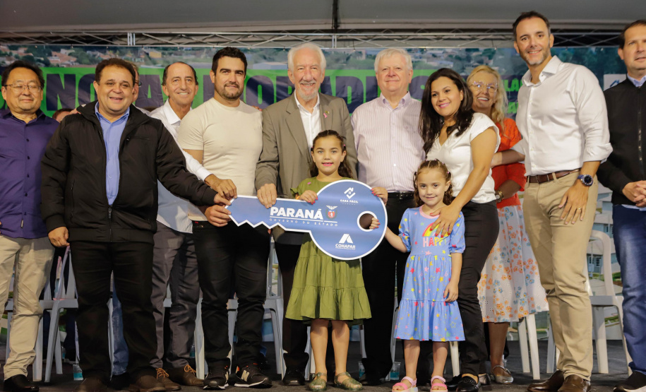 532 famílias de Cafelândia e Nova Aurora recebem as chaves da casa própria