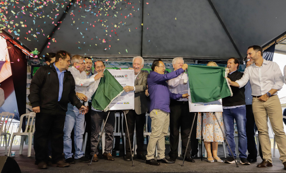 532 famílias de Cafelândia e Nova Aurora recebem as chaves da casa própria