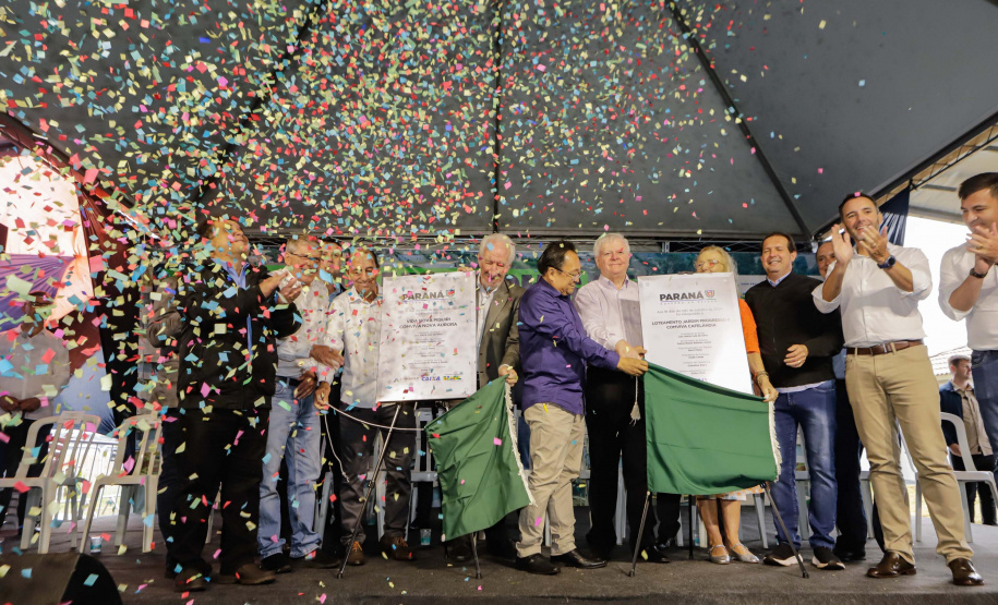 532 famílias de Cafelândia e Nova Aurora recebem as chaves da casa própria