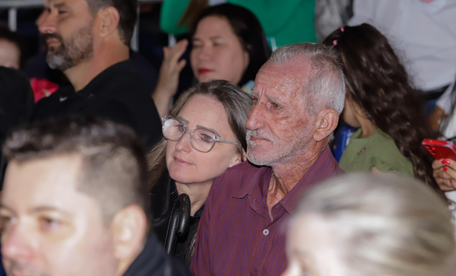 532 famílias de Cafelândia e Nova Aurora recebem as chaves da casa própria