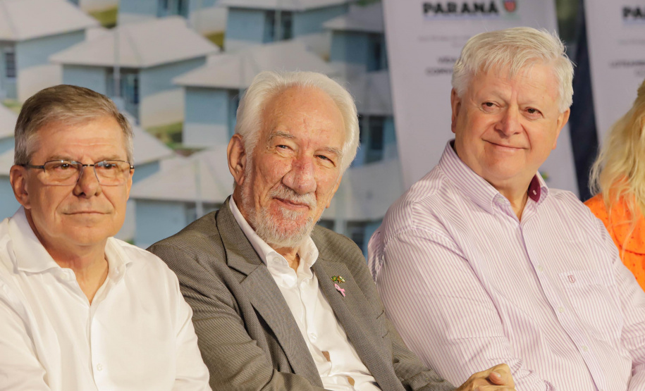 532 famílias de Cafelândia e Nova Aurora recebem as chaves da casa própria