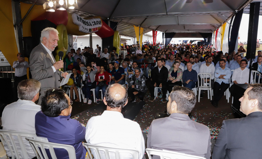 532 famílias de Cafelândia e Nova Aurora recebem as chaves da casa própria