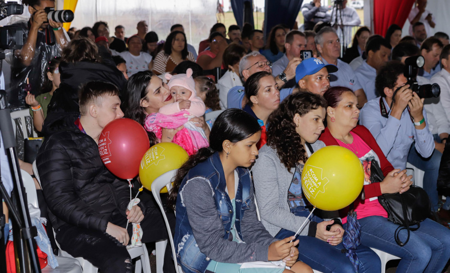 532 famílias de Cafelândia e Nova Aurora recebem as chaves da casa própria