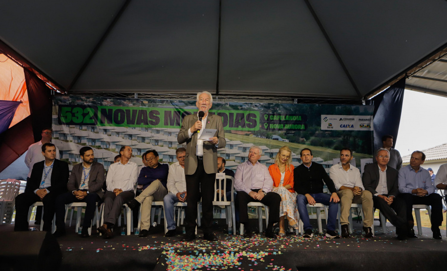 532 famílias de Cafelândia e Nova Aurora recebem as chaves da casa própria