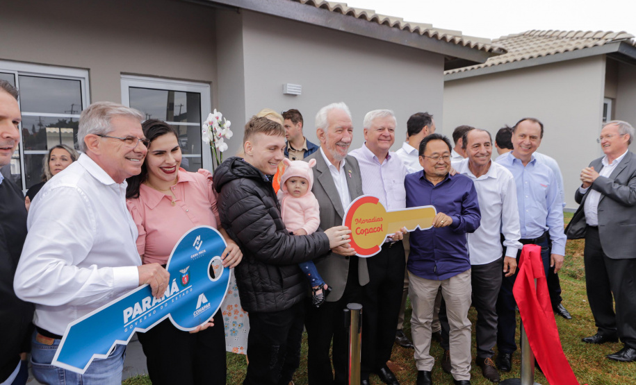 532 famílias de Cafelândia e Nova Aurora recebem as chaves da casa própria