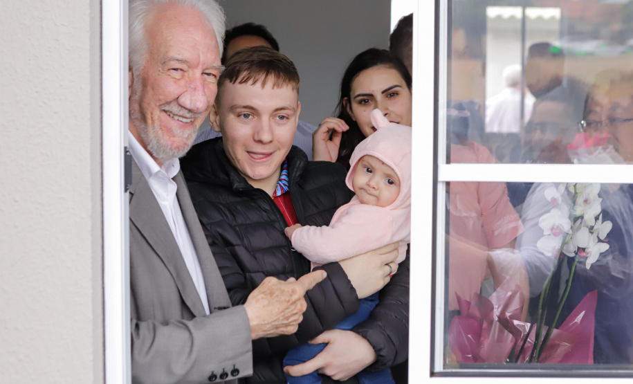 532 famílias de Cafelândia e Nova Aurora recebem as chaves da casa própria